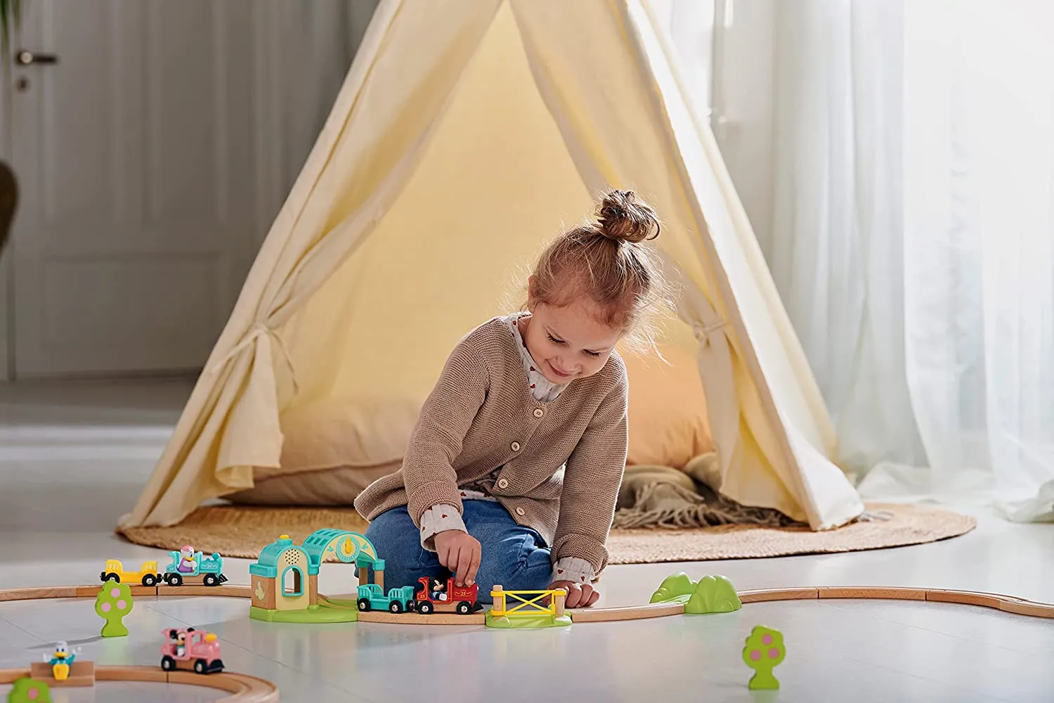 Brio 32260 Disney Mickey and Friends Donald AND Daisy Duck Train