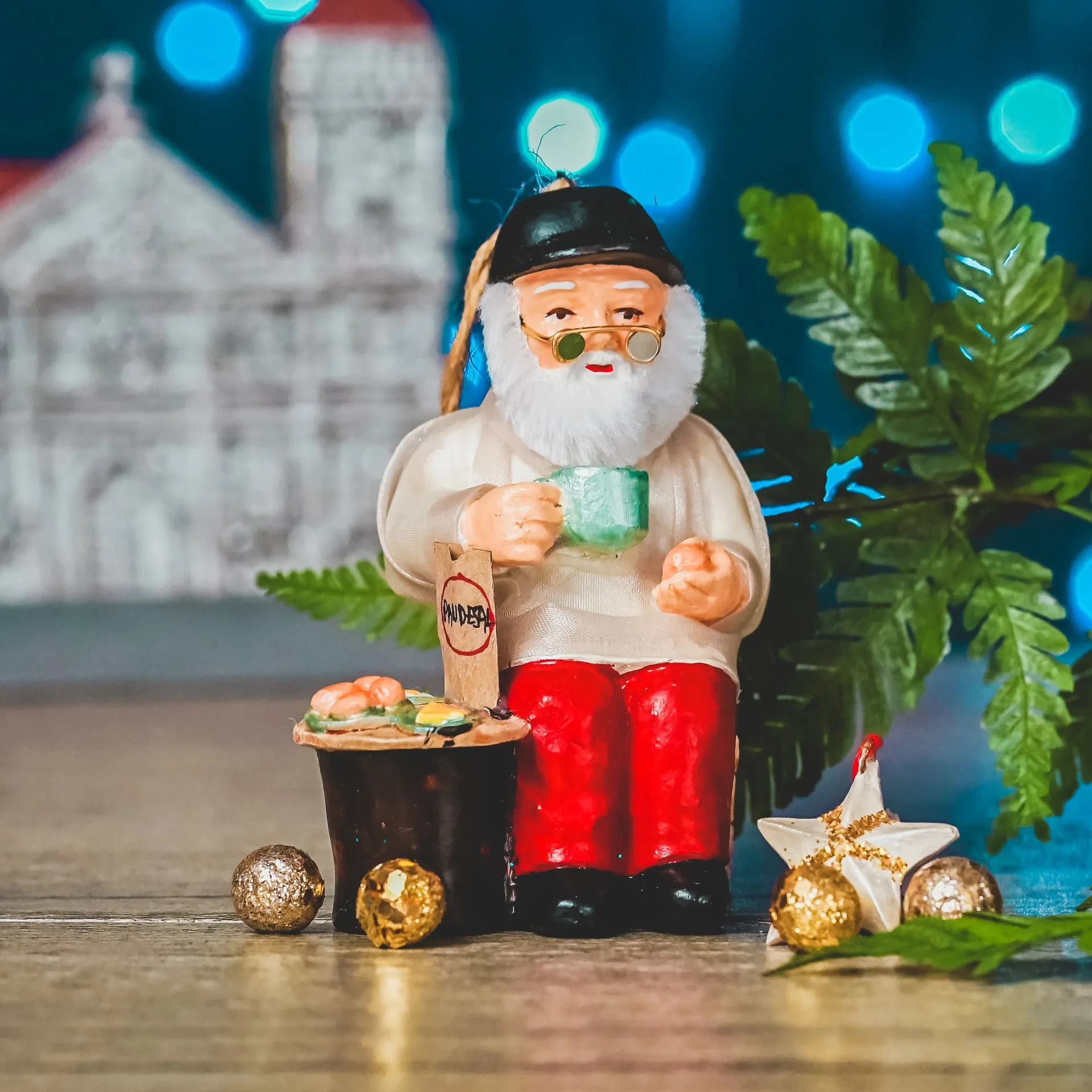 Mini Filipino Santa Claus - Kape't Pandesal