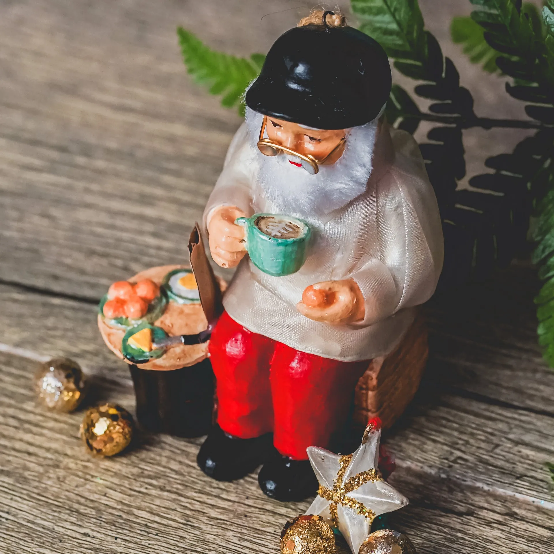 Mini Filipino Santa Claus - Kape't Pandesal