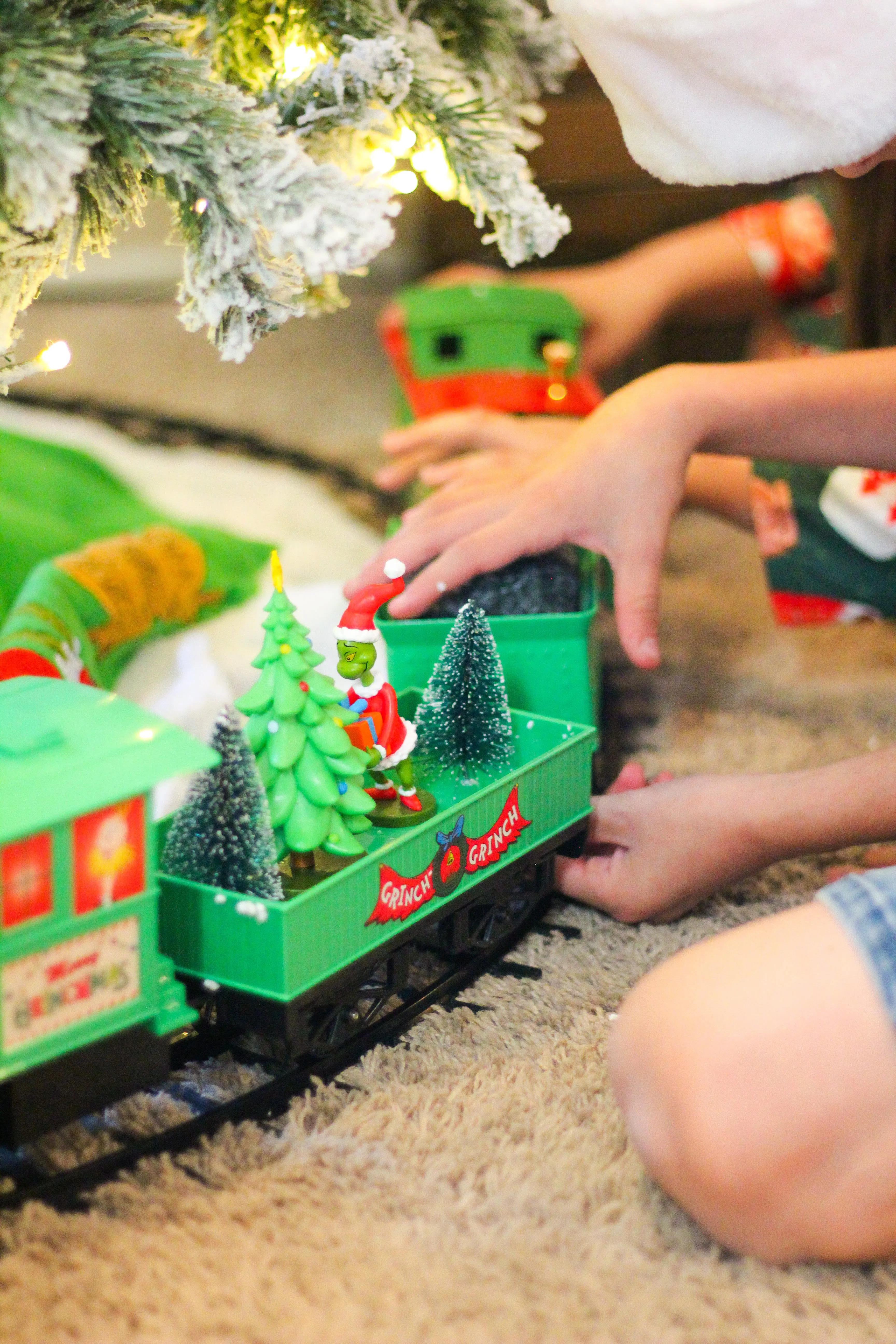WondaPop Grinch Train Set